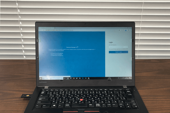 Password Manager Proに登録済みのYubiKeyを差し込んだ画像